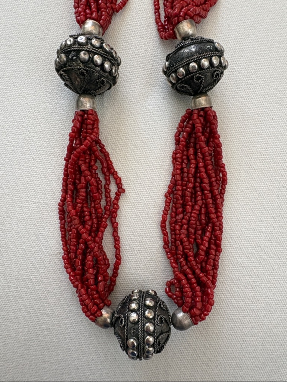 Vintage Ethnic Red Glass Seedbead and  Tibetan Silver Accents - See Photos - Picture 5 of 7